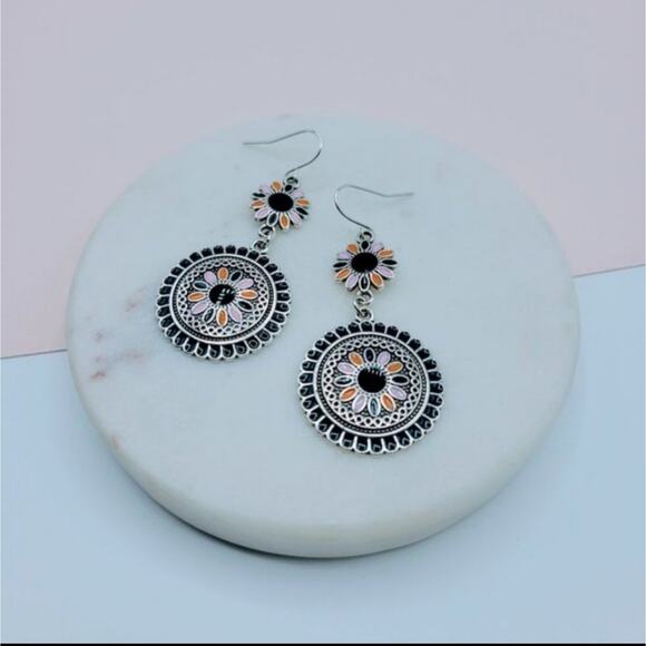 Flower sun medallion boho earrings black - Picture 4 of 4